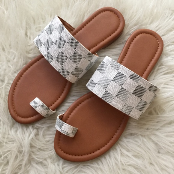 Checkered Toe Ring Slip On Sandals - Picture 11 of 16
